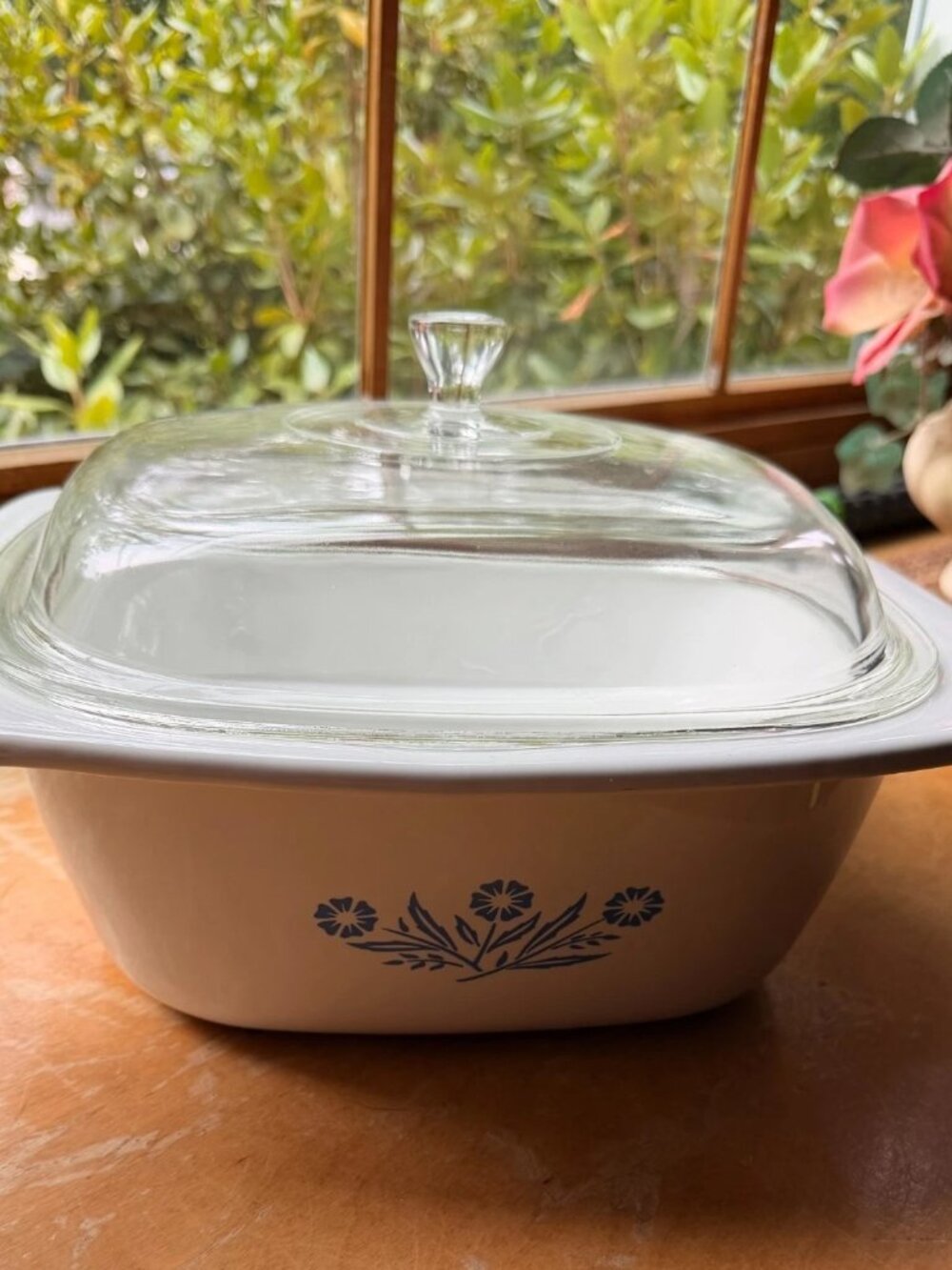 Corningware P-34-8 Vintage Cornflower 4QT w/lid
